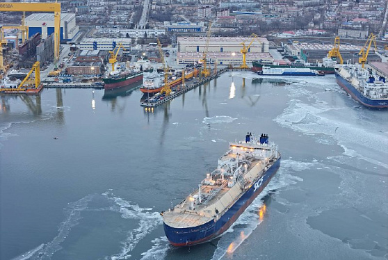 Арктический флот пополнился настоящим тяжеловесом: к работе приступил первый газовоз СПГ, полностью построенный в России!