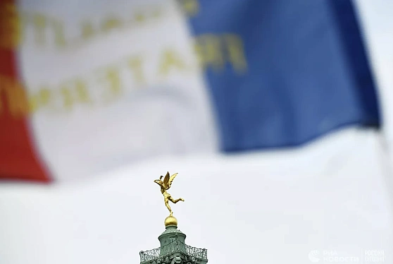 Франция посоветовала своим компаниям не спешить покидать Россию, пишут СМИ