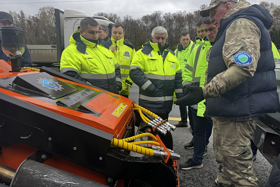 Испытание российских роботов-мульчеров на трассе М-2 «Крым» в Подмосковье