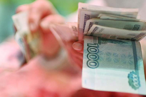 Россиянам повысят связанные с МРОТ зарплаты с 1 июля