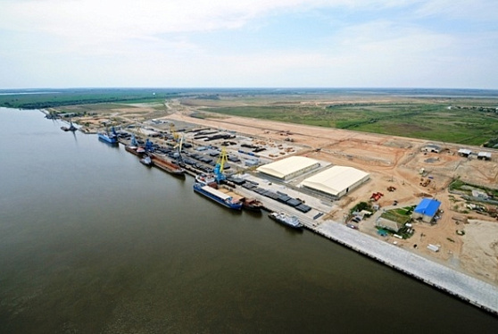 Минск планирует в 2023 году направить до 850 тыс. тонн грузов через астраханские порты